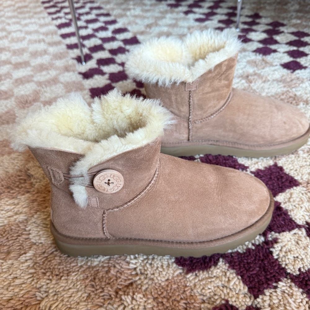 Ugg Mini Bailey Button Boot in Chestnut, size 9 - image 3